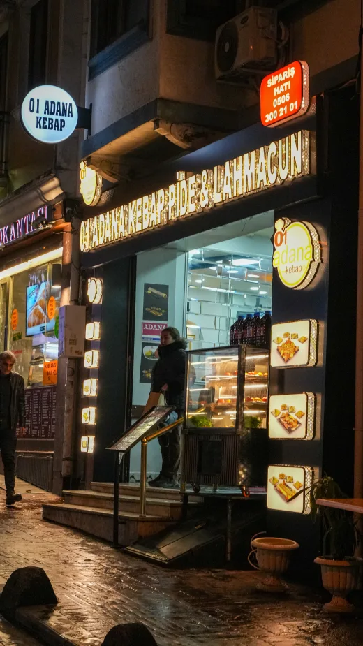 01 Adana Kebap & Lahmacun Taksim