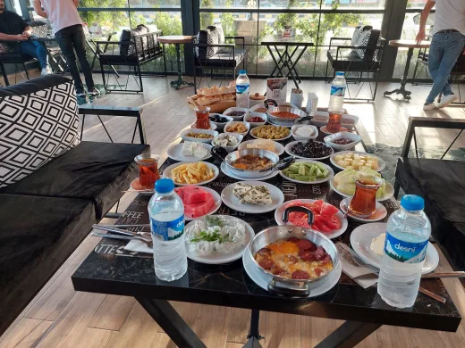 LAMASSU CAFE RESTAURANT